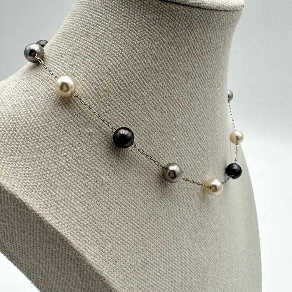 Elegant Pearl Necklace in Gray,White, and Silver - Picture 5 of 6